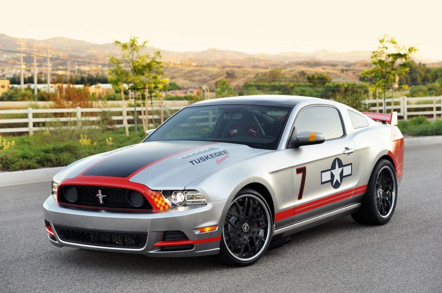  Ford Mustang Red Tails 2012 года  (фото 17 из 18)